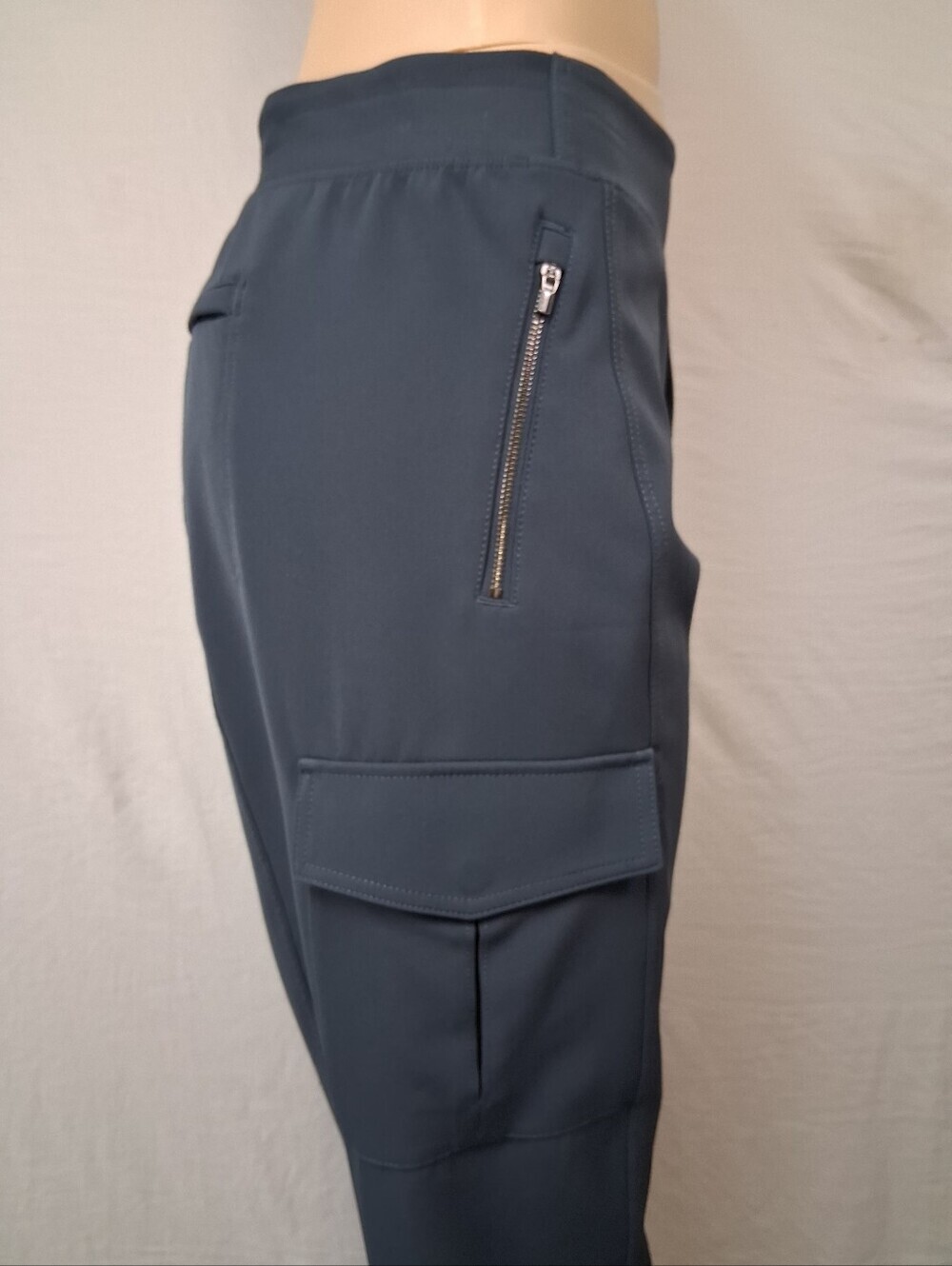 Athleta Women 's Slate Gray Cargo Pants Size 16 - Picture 7 of 16